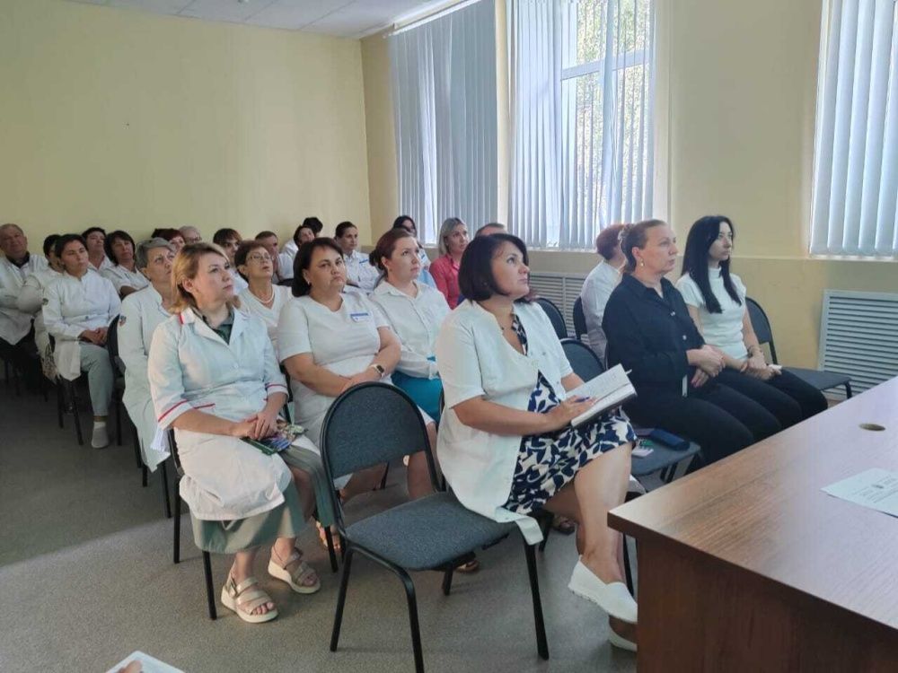 Еженедельное оперативное совещание с сотрудниками Центра по профилактике СПИД