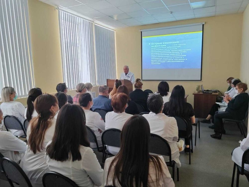 Еженедельное оперативное совещание сотрудников Республиканского Центра СПИД